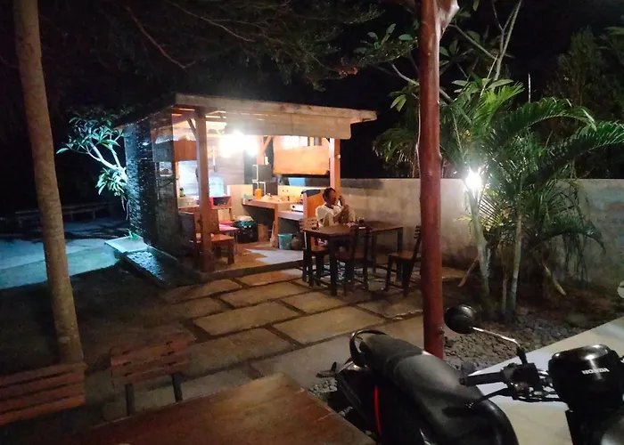 Privatunterkunft Meera House And *