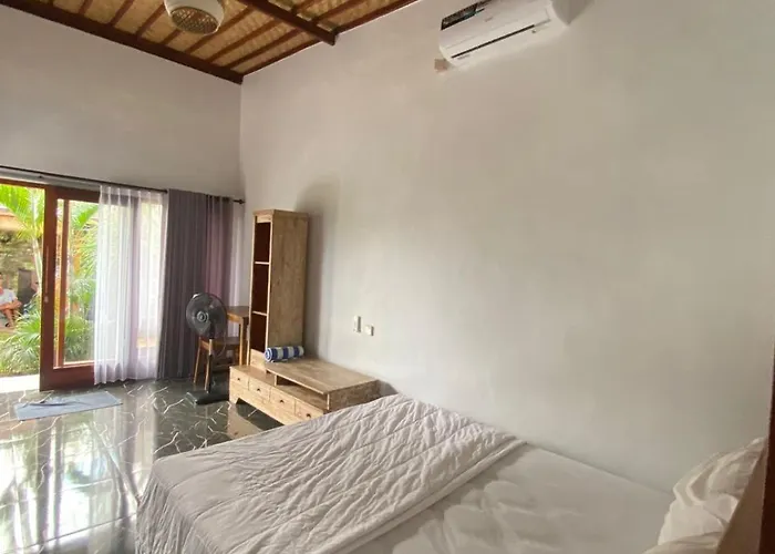 Privatunterkunft Meera House And *